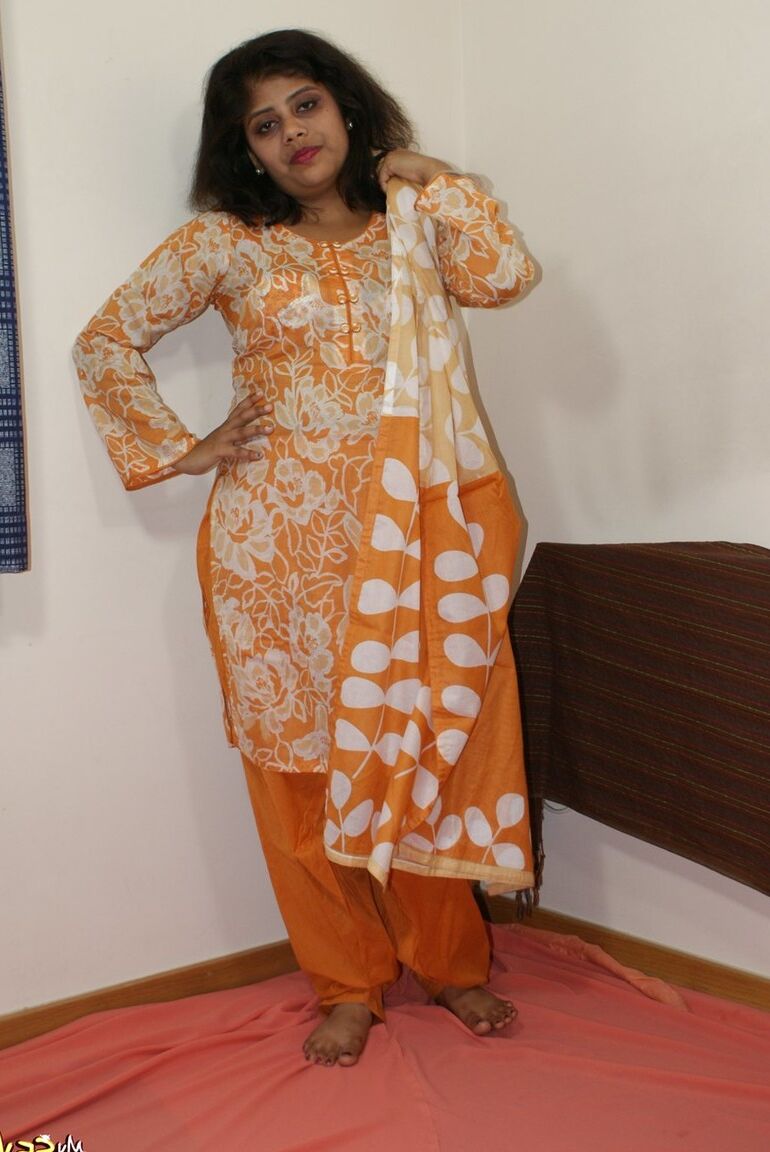 15P Rupali ek hindustani kuri em trajes indianos tradicionais
