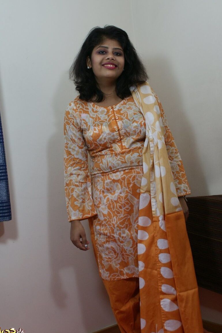 15P Rupali ek hindustani kuri em trajes indianos tradicionais