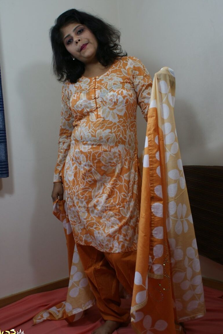 15P Rupali ek hindustani kuri em trajes indianos tradicionais