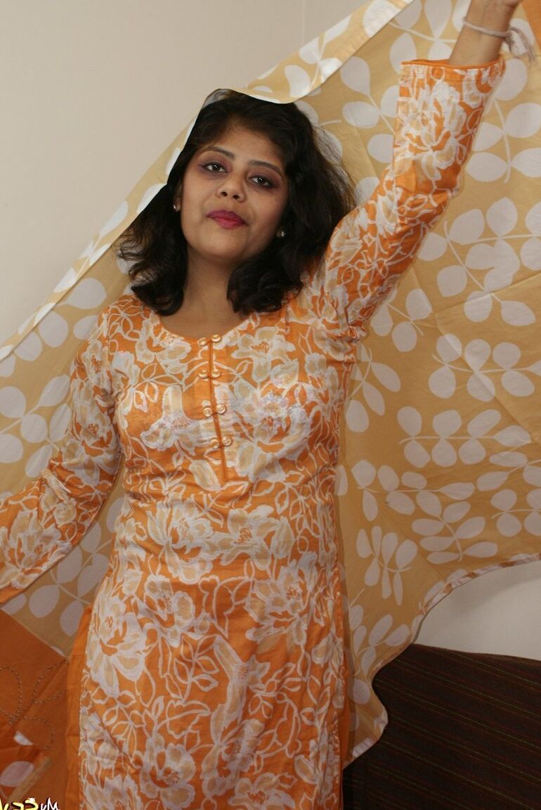 15P Rupali ek hindustani kuri em trajes indianos tradicionais
