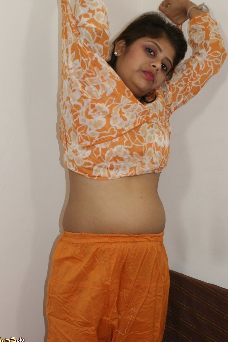 15P Rupali ek hindustani kuri em trajes indianos tradicionais