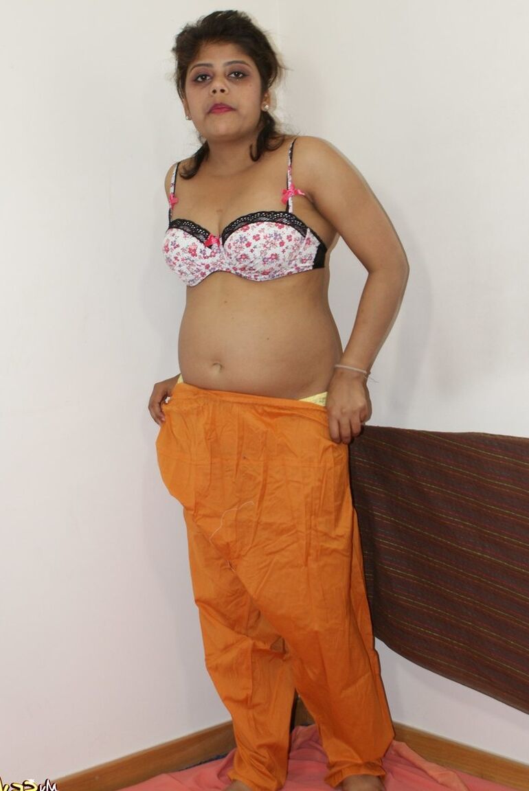 15P Rupali ek hindustani kuri em trajes indianos tradicionais