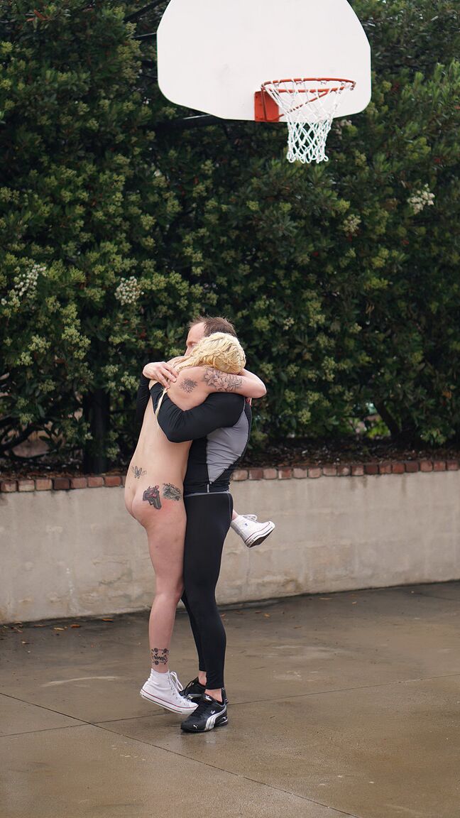 20P La jeune sportive Rain Summers se laisse séduire et baiser par son entraîneur vigoureux.