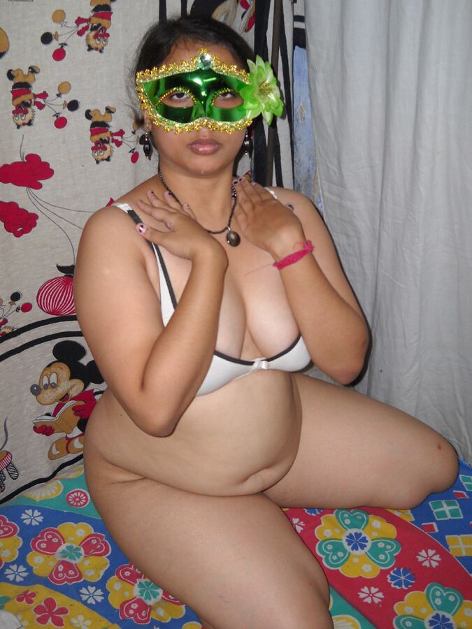 12P Velamma bhabhi melón grande y jugoso listo para ser arrancado
