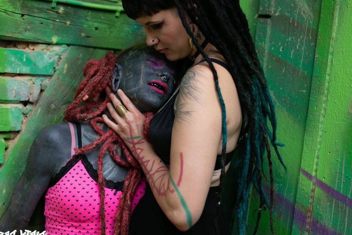 16P FOTOSET Illuz dominiert Lily Lu sinnlichWeibliche Dominanz, Domina, Shemale