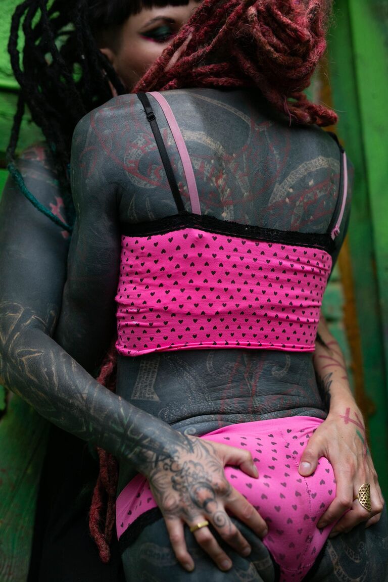 16P FOTOSET Illuz dominiert Lily Lu sinnlichWeibliche Dominanz, Domina, Shemale