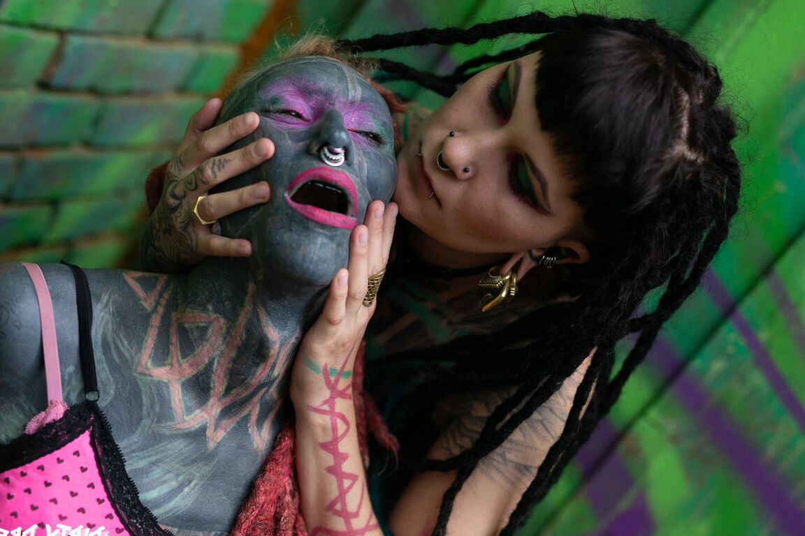 16P FOTOSET Illuz dominiert Lily Lu sinnlichWeibliche Dominanz, Domina, Shemale