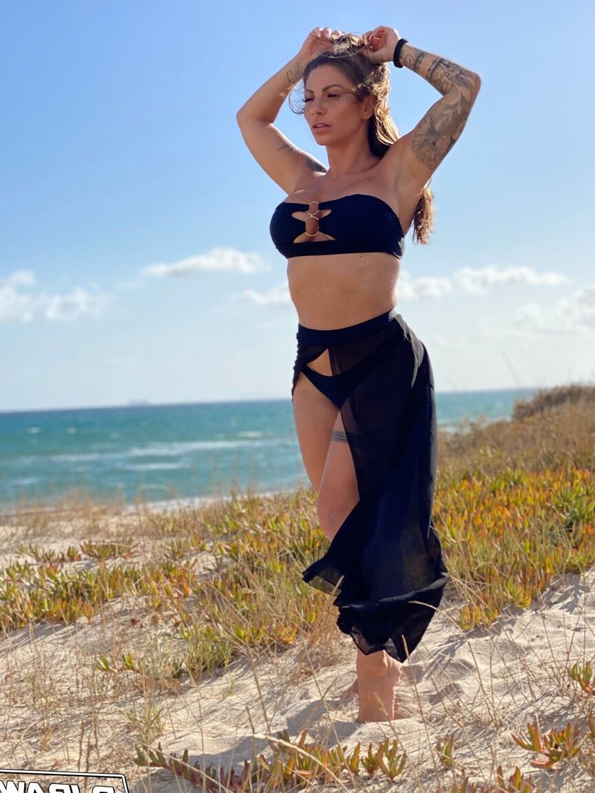 21P BJ Raw Lily Veroni
