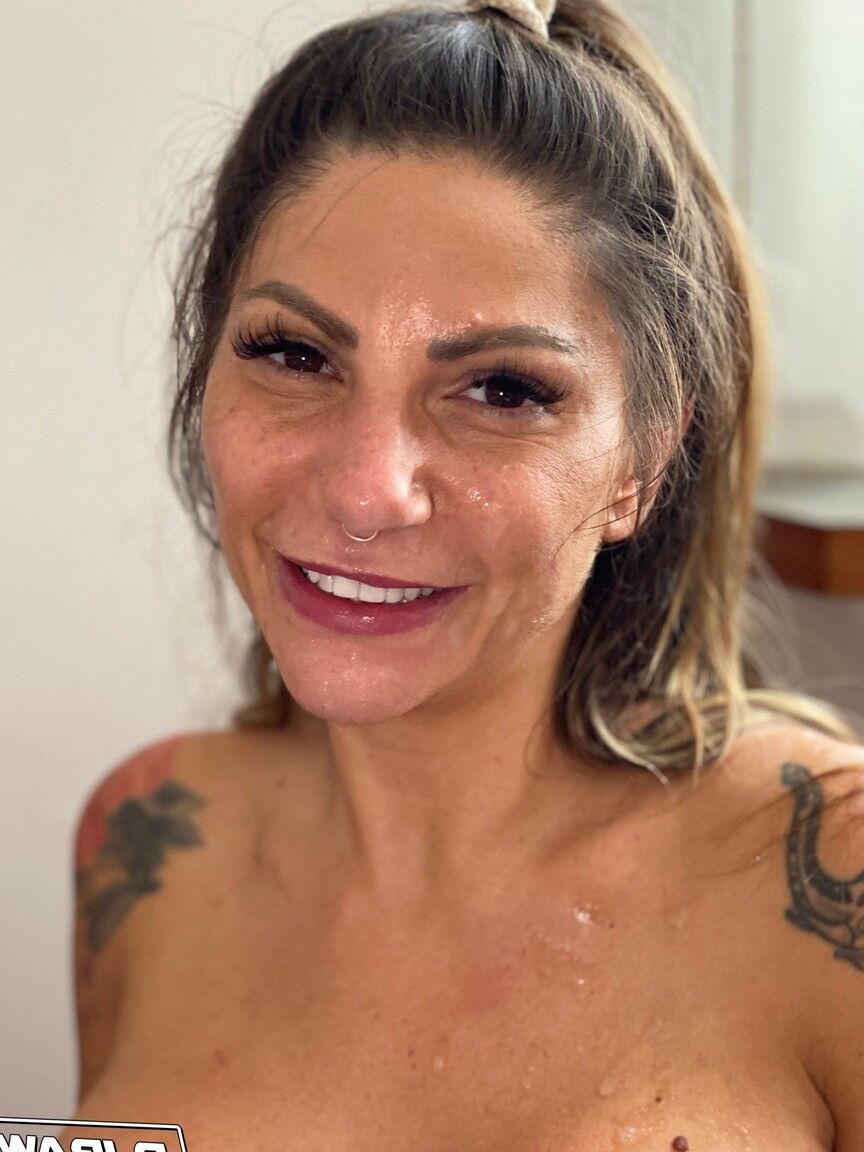 21P BJ Raw Lily Veroni