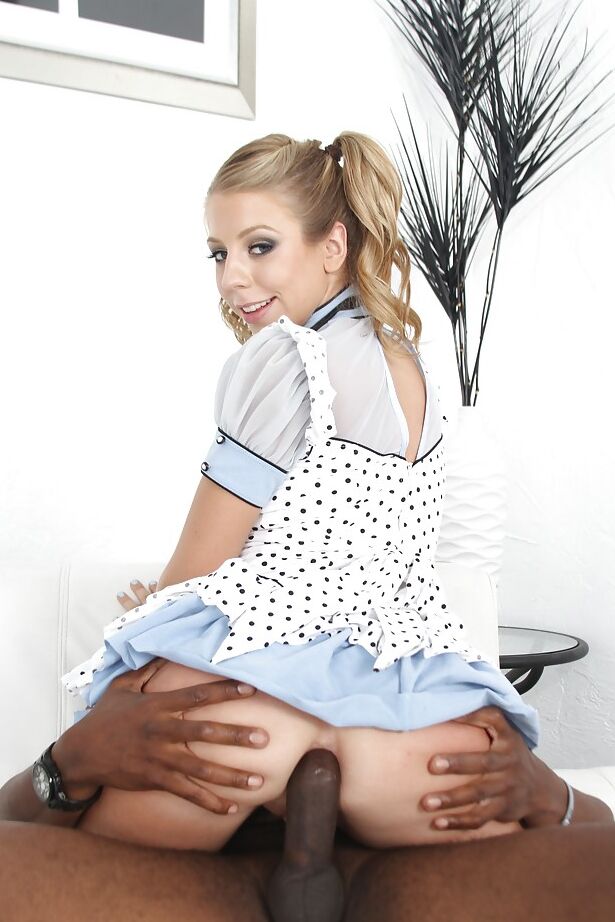 16P A loira gostosa Chastity Lynn tem seu traseiro esticado por um idiota preto e gordo