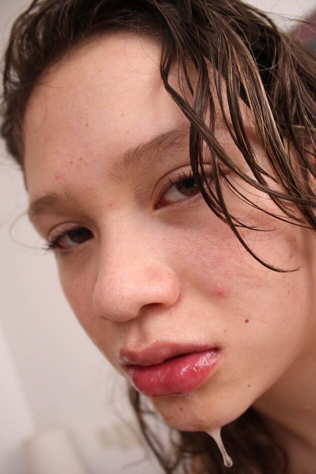 21P A adolescente colombiana safada Crissy Montoya cavalga e sopra um pau duro no POV