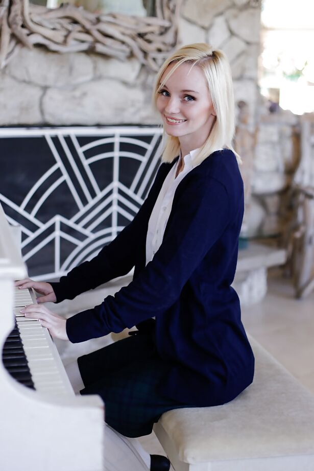 16P Innocent blonde Sammie Daniels is playing piano during undressing