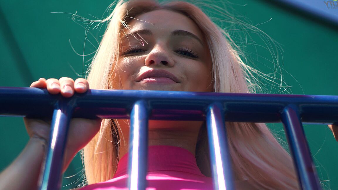 19P La adolescente blanca Alex Grey es introducida al sexo duro por Ryan Madison