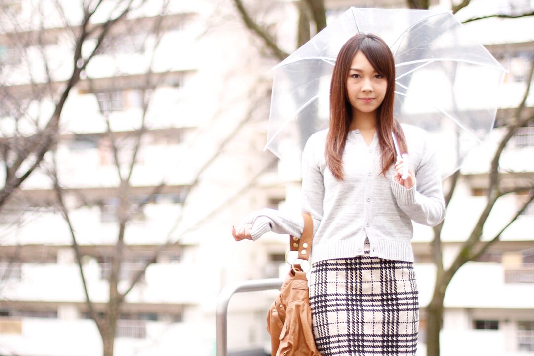 21P La pequeña japonesa Saki Hujii recibe una follada en el coño y una corrida accidental