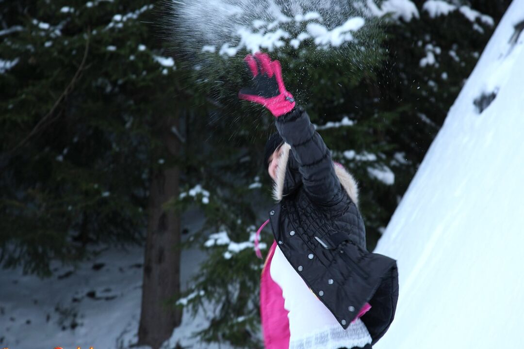15P Barely legal brunette rubs her pussy on a snowy day behind a cabin in woods