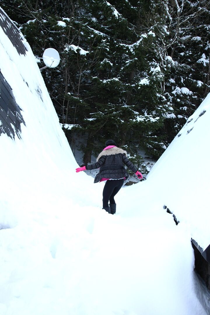 15P Barely legal brunette rubs her pussy on a snowy day behind a cabin in woods