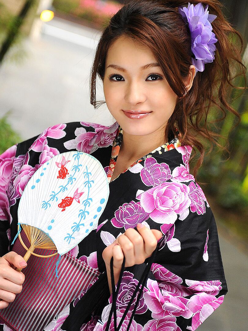 Chicas japonesas 20P con cuerpos delgados y sexys chupan y follan apasionadamente