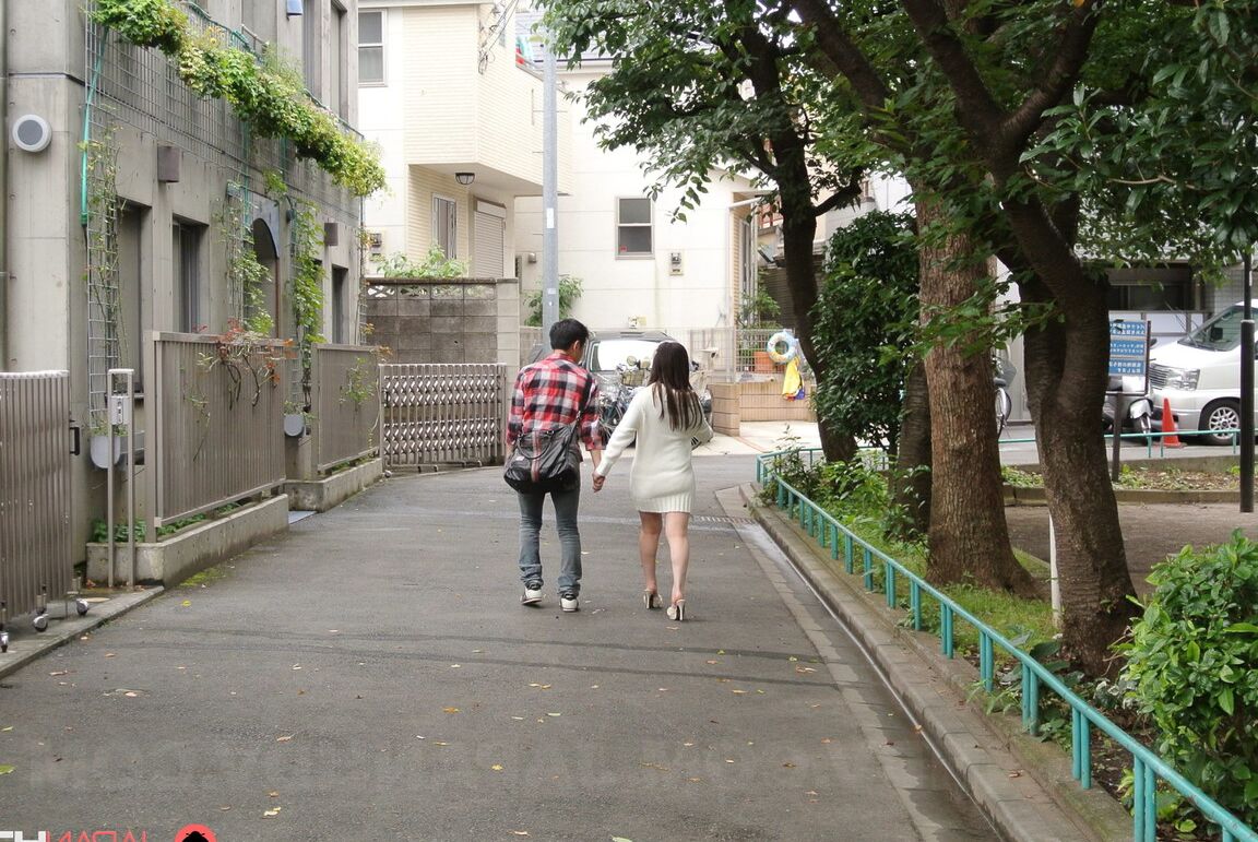 20P Asian sweetie Miku Tamaru uncovers her attributes and gives a lovely blowjob
