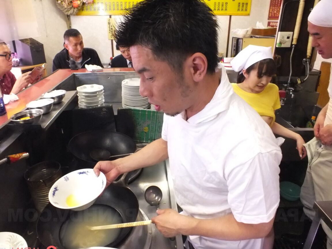 21P 日本人ウェイトレス ミミ アスカがレストランでシェフに犯される