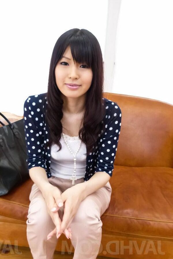 16P Nozomi Koizumi Asian se fait caresser les seins et vibrer sur le clitoris