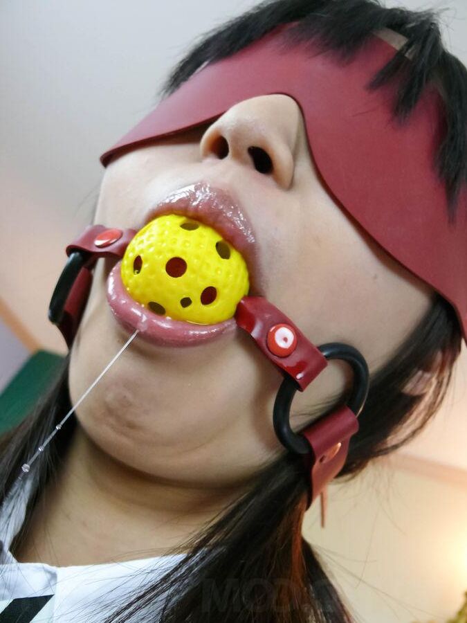 16P 朝倉ことみ 網タイツのアジア人が BDSM アクションで乱暴にポンプアップされます