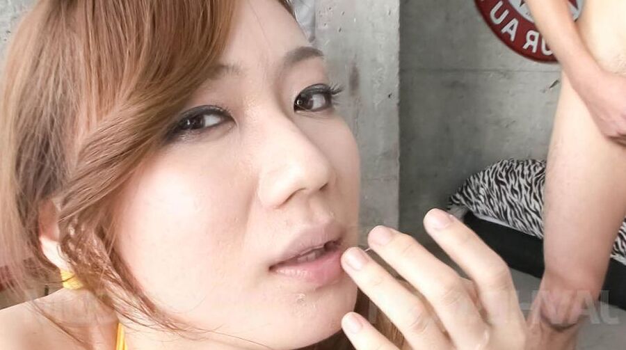 15P Kazumi Nanase Asiático lambe, se masturba e chupa joystick tão bem