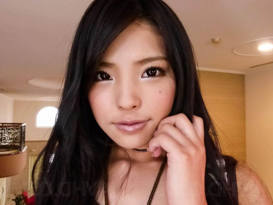16P Eririka Katagiri Asian entblößt Arsch und Vagina, während sie Penis lutscht