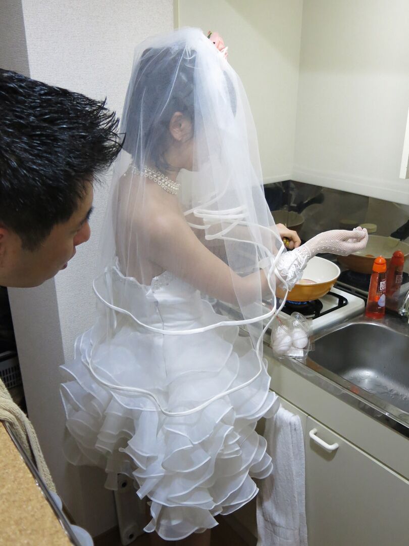 21P La pervertida novia asiática Ruri Narumiya recibe una mamada en los pezones antes de una mamada y sexo