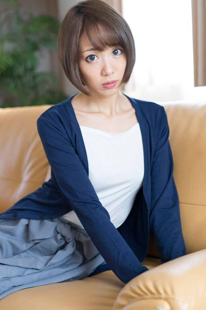20P La japonesa de ojos grandes Megu Memezawa es follada delante de su novio