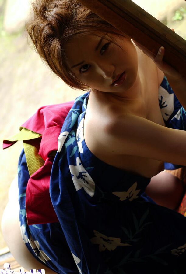 16P Lovely asian babe with slender legs uncovering her tempting curves
