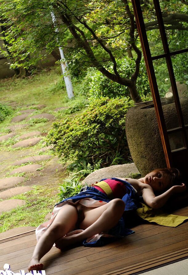 16P Lovely asian babe with slender legs uncovering her tempting curves
