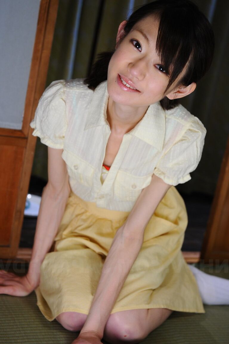 15P 若々しい日本の女の子、伊藤青葉が薄手のテディベアに変身