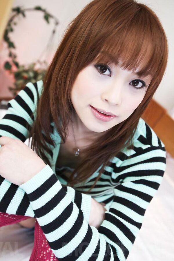 15P 吉原みいなが二人のエッチな男の注目を同時に楽しむ