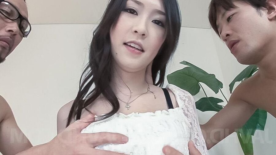 15P Kotone Amamiya se fode muito depois de ser excitada com brinquedos sexuais