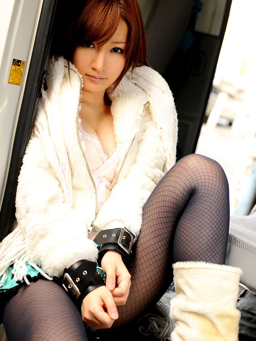 12P La pequeña MILF japonesa Nei Nanami destrozada en un gangbang