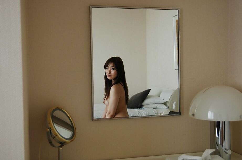 16P Asian babe exposing her honey pot in close up and vibing her clit