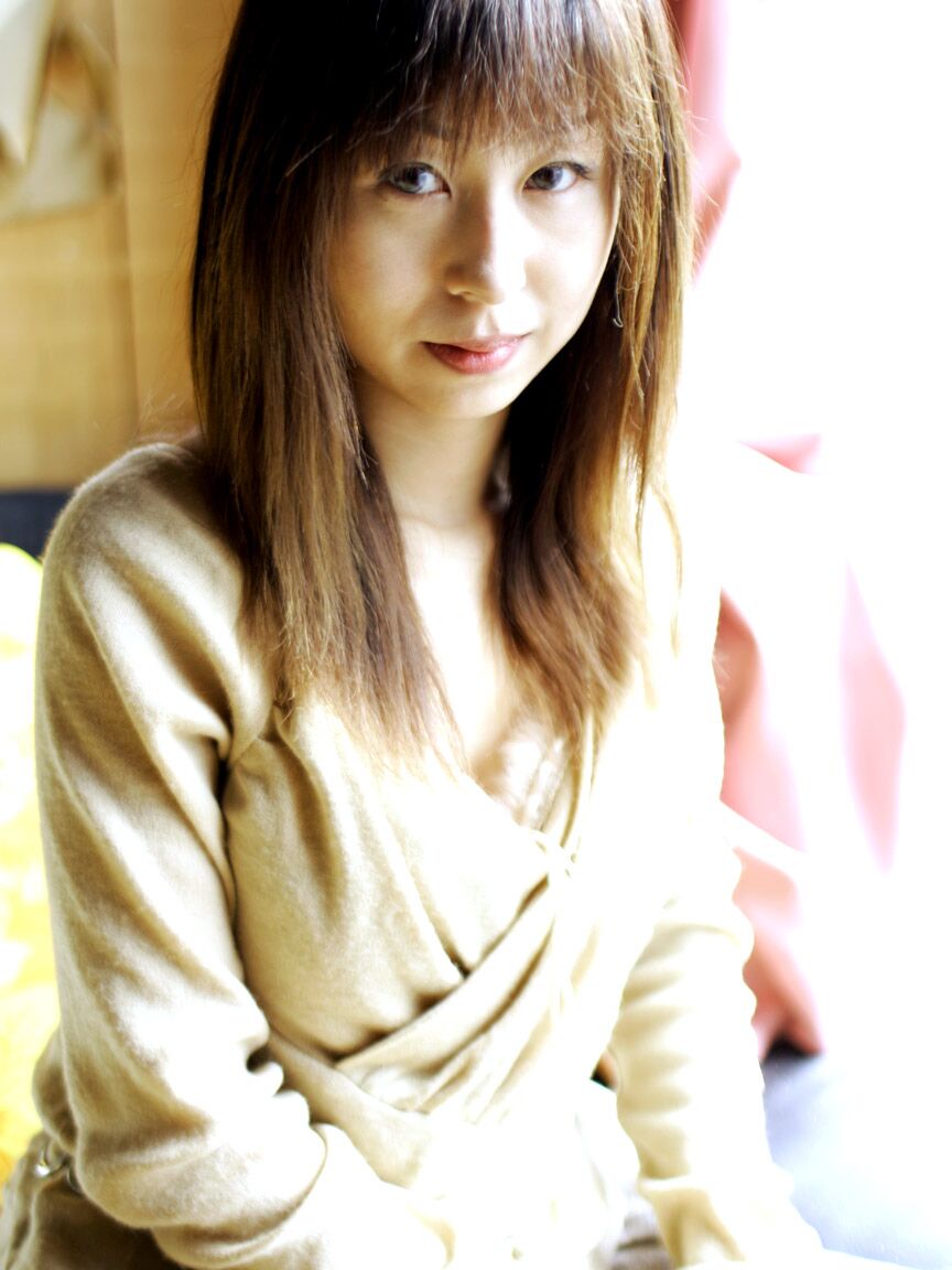 12P Japanese wife Sakyaka Takaoka doffs her black negligee and takes a dong in POV