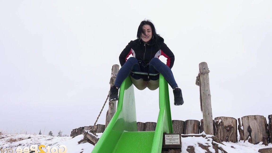 15P Public pissing for dark haired babe in the park