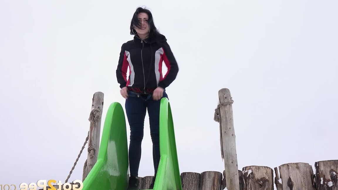 15P Public pissing for dark haired babe in the park