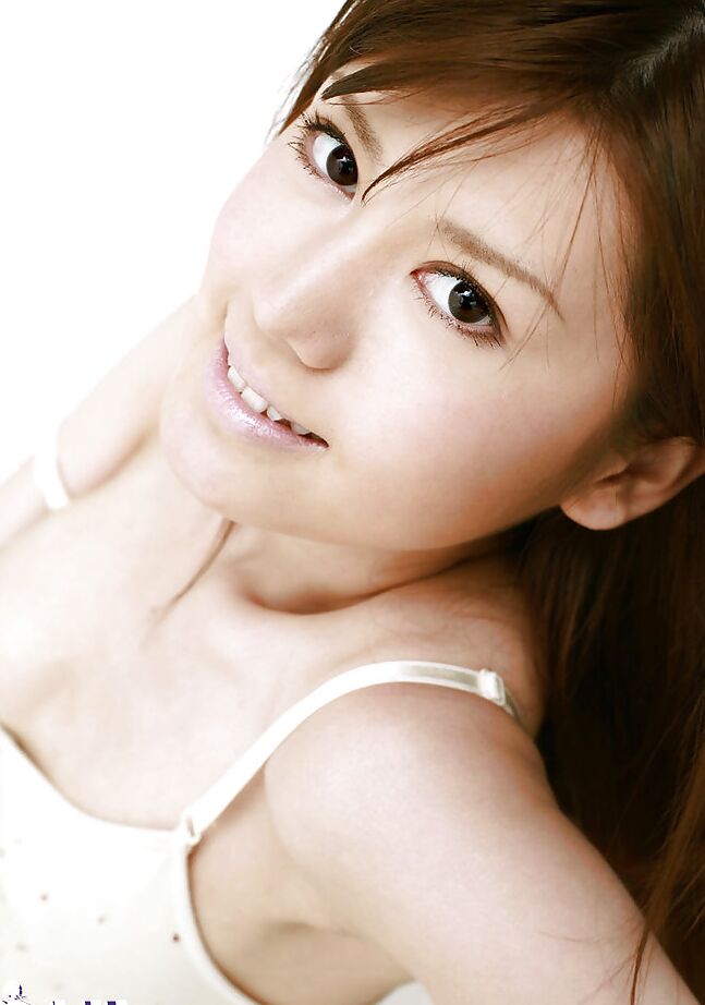 16P La lujuriosa asiática amateur Nanami Wakase descubriendo su delgado cuerpo