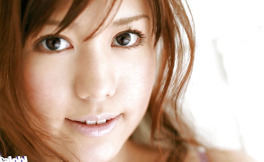 16P La lujuriosa asiática amateur Nanami Wakase descubriendo su delgado cuerpo