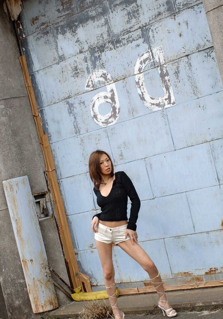 16P Gorgeous Japanese model Jun Kusanagi changes attire before getting naked