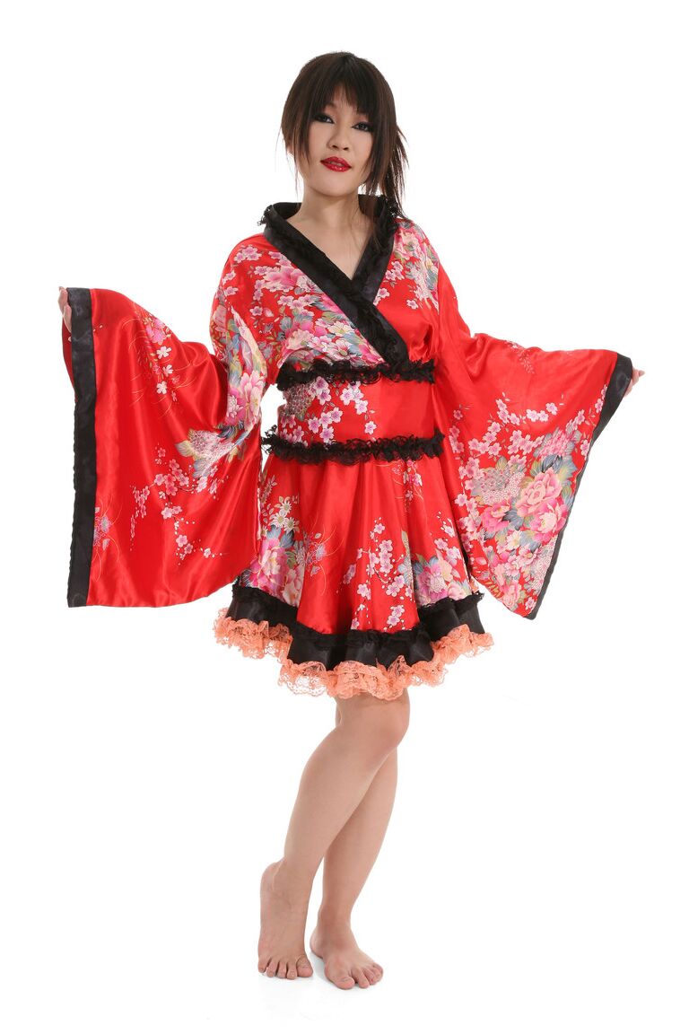 15P Japanese model Maya Mai stands naked after removing traditional attire