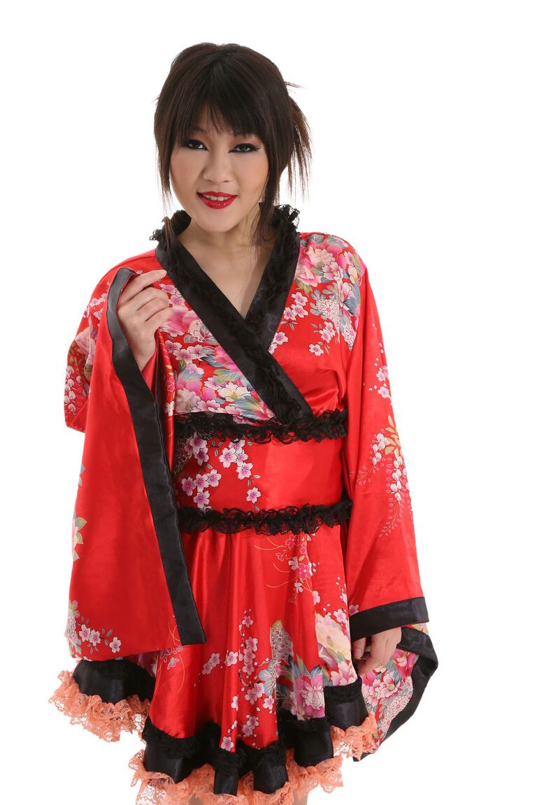 15P Japanese model Maya Mai stands naked after removing traditional attire