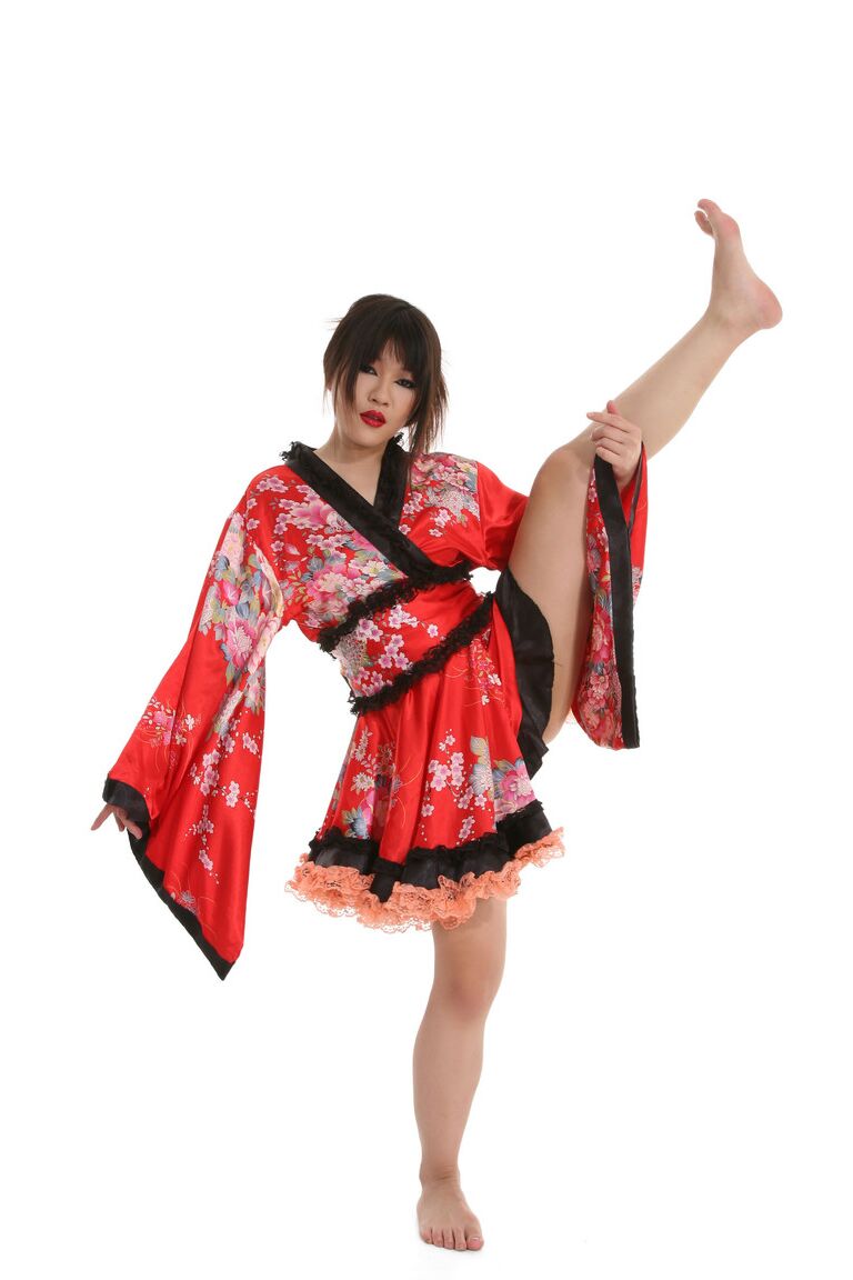 15P Japanese model Maya Mai stands naked after removing traditional attire