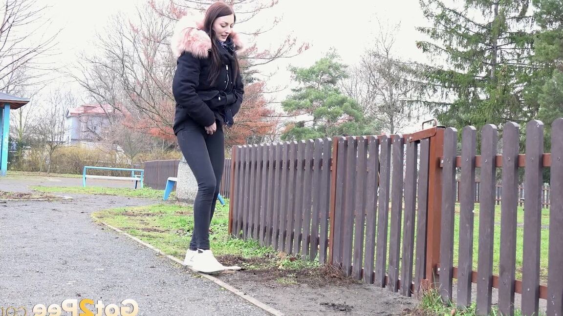15P Sexy Katy relieves her pee desperation in public