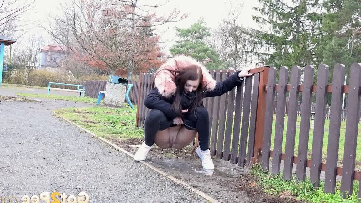 15P Sexy Katy relieves her pee desperation in public