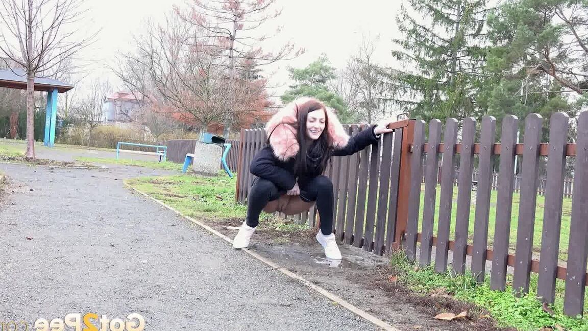 15P Sexy Katy relieves her pee desperation in public