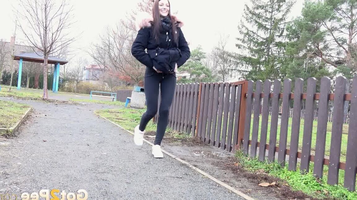 15P Sexy Katy relieves her pee desperation in public