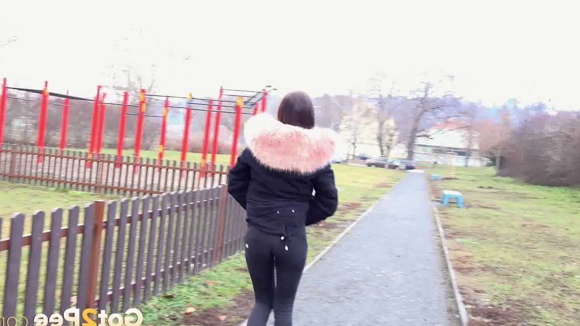 15P Sexy Katy relieves her pee desperation in public